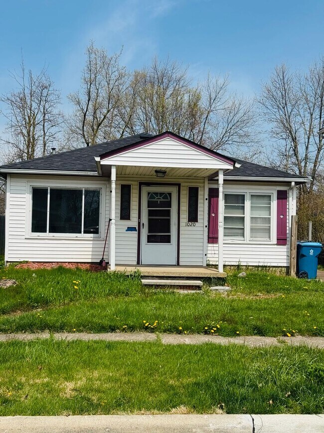 Primary Photo - 3 bedroom Home