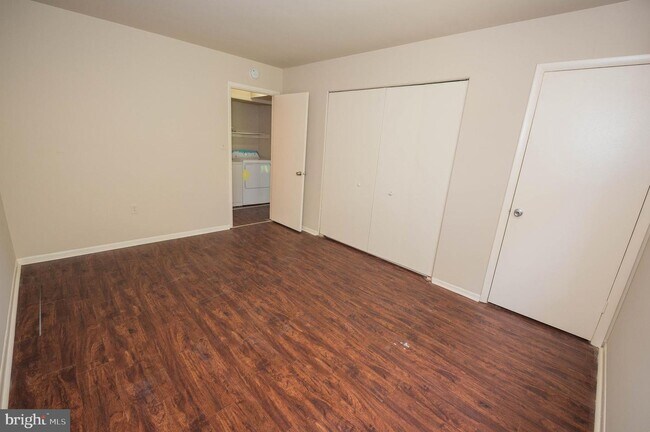 Building Photo - 800 College Ln