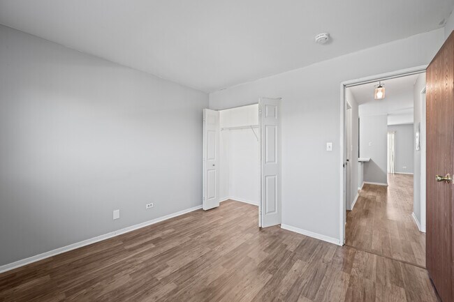 Building Photo - 1324 Geneva Dr