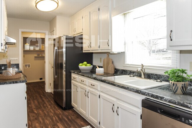 Building Photo - 116 Eula Way