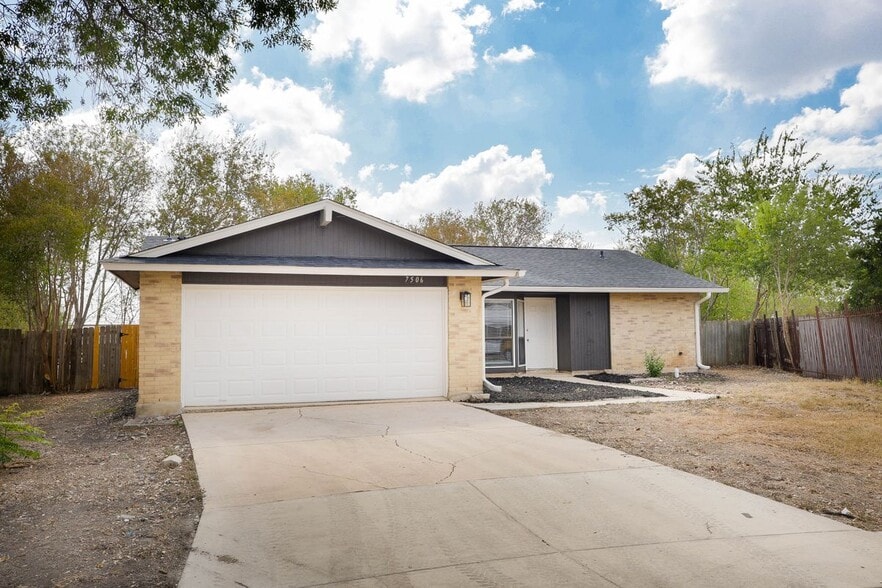 Building Photo - 7506 Lincoln Village Dr