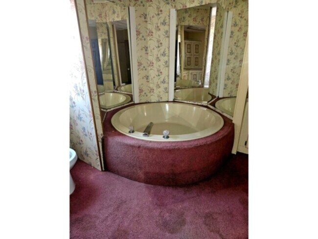 Building Photo - 649-95a Hwy 95A N