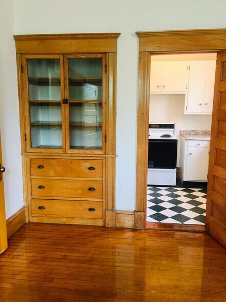 Built-ins - 46 Main St