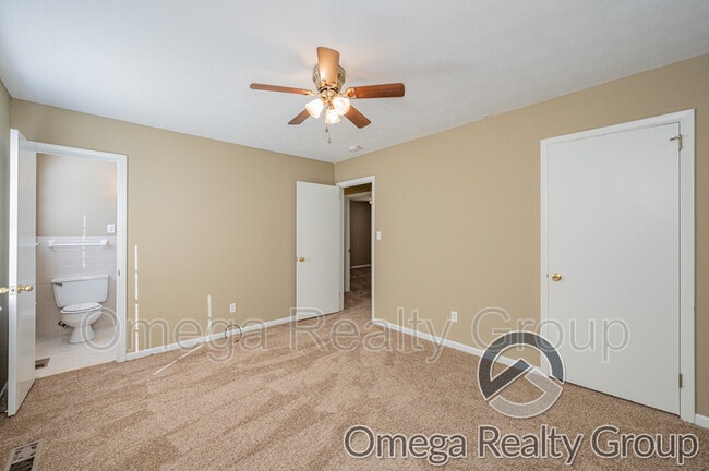 Building Photo - 504 Roselle Ln
