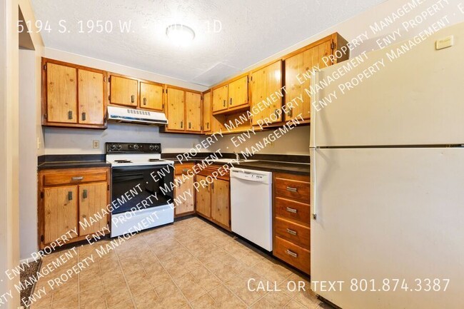 Building Photo - Charming 2 Bed, 1 Bath, 4 Plex Bottom Unit...