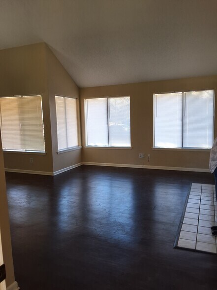 Building Photo - 5748 Mill Creek Dr