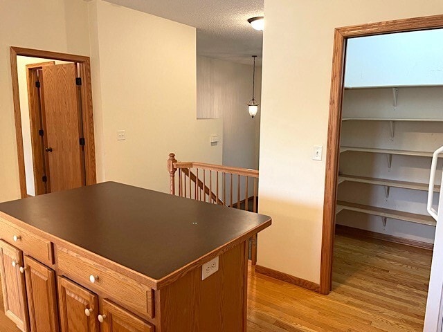 Building Photo - 707 E 7th St