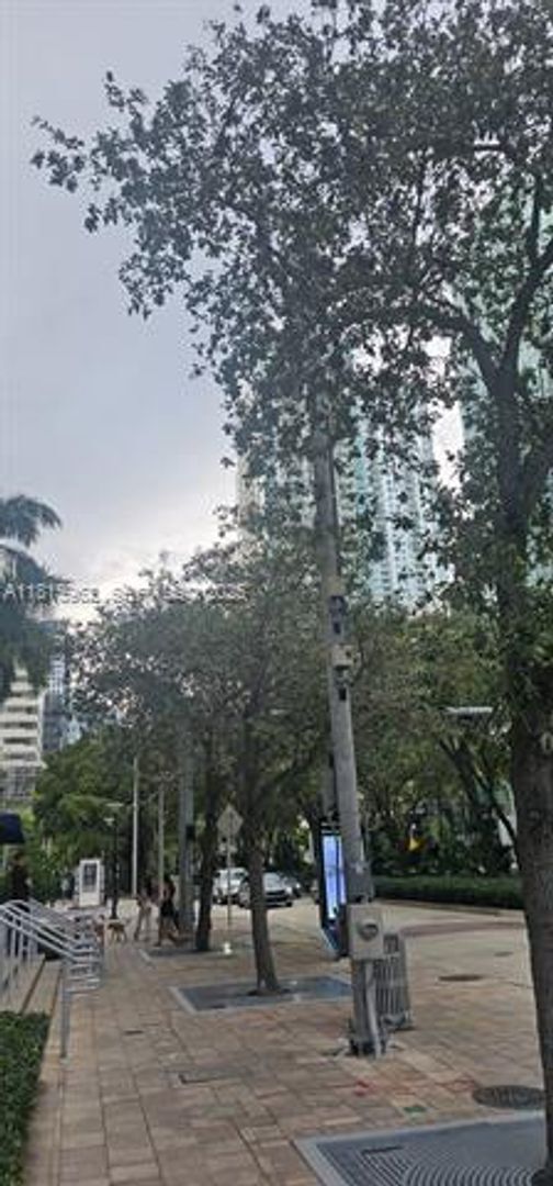 Building Photo - 1060 Brickell Ave