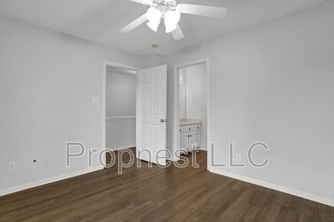 Building Photo - 840 Barrington Woods Cove