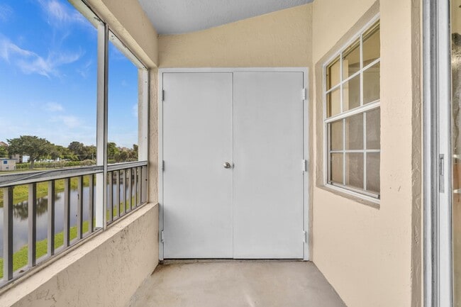 Building Photo - 2841 N Oakland Forest Dr