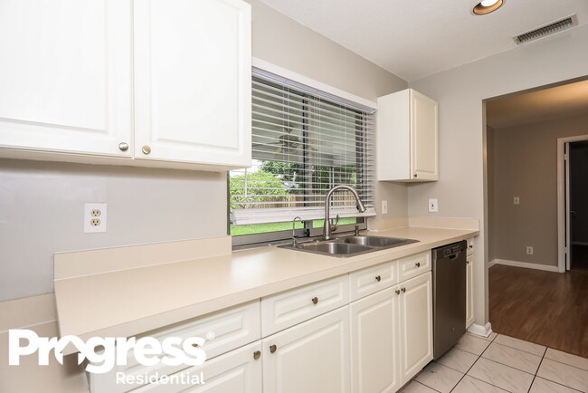 Building Photo - 12695 Westport Cir