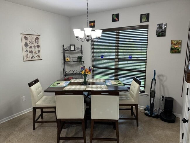 Building Photo - 16901 Desmare St