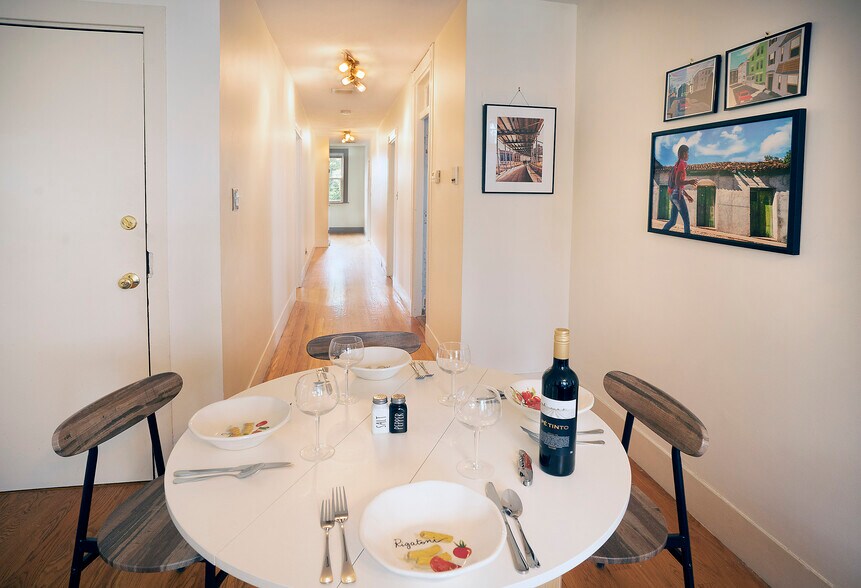 Dining area and hall - 18 Magnolia Sq