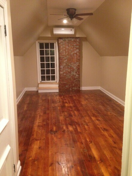 Building Photo - 3233 Bingen Rd