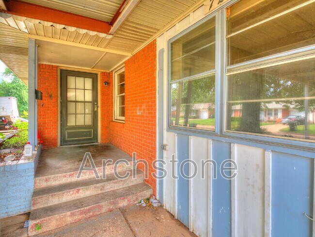 Building Photo - 724 General Senter Dr