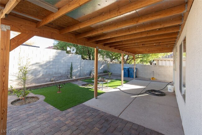 Building Photo - 8564 Shady Pines Dr