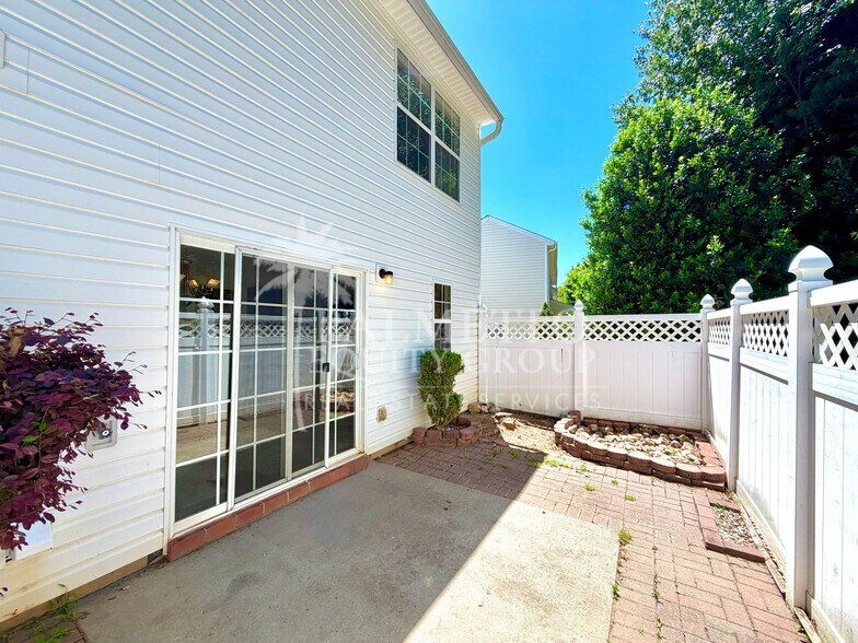 Building Photo - 263 Malamute Ln