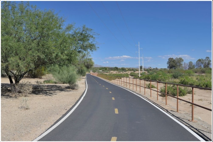 Building Photo - 2550 E River Rd