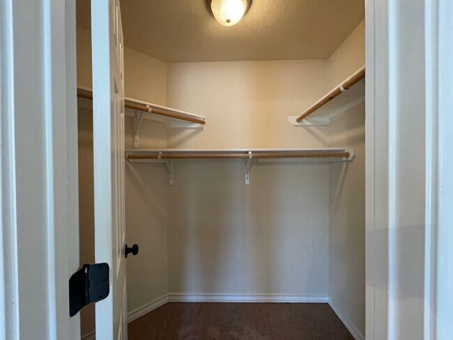 Building Photo - Townhome for rent