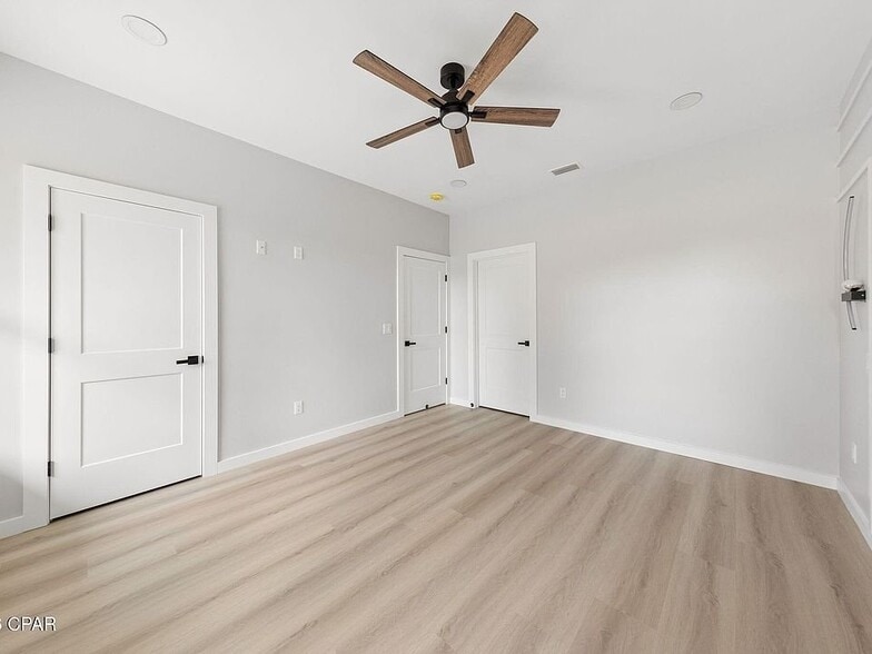 Building Photo - 517 E 8th St