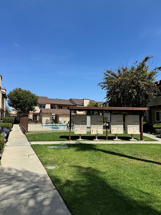 Building Photo - RENT SPECIAL!! $500 OFF SECOND MONTH RENT - Spacious 3 Bedroom 2 Bath Condo in Hawaiian Gardens