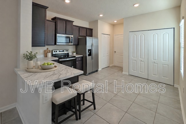 Building Photo - 421 Aralia Ln