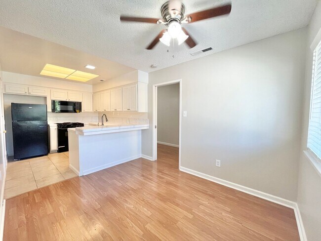Building Photo - 6500 Harmon Dr