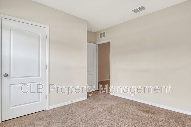 Building Photo - 165 Birch Tree Pl