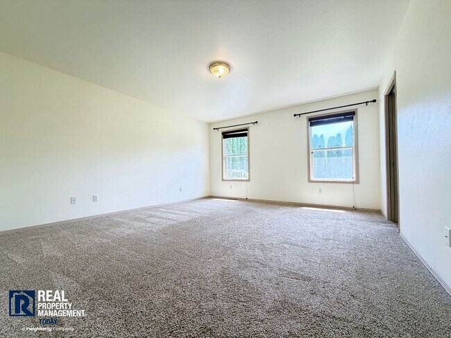 Building Photo - Beautiful 4BR Home Near Orting with Large Yard, Oversized Garage & A/C