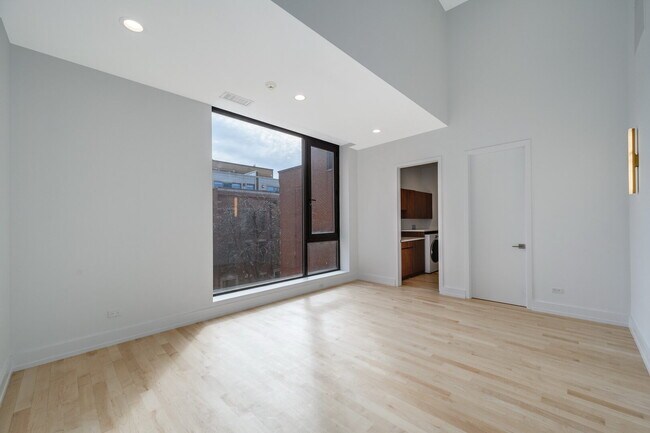 Building Photo - 1219 W Madison St