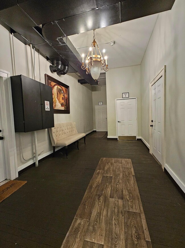 Building Photo - 4 N Park Pl