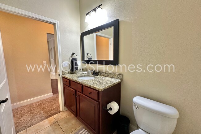 Building Photo - AVAILABLE IN AUG! 5BR/3BA IN S. CRESTVIEW