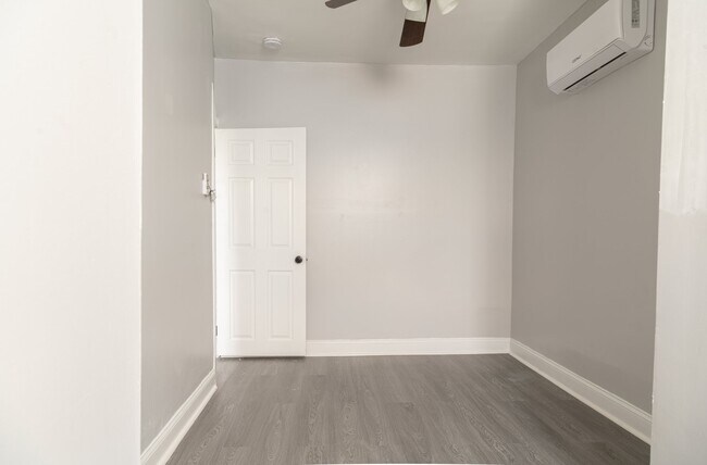Building Photo - 1542 S 57th St