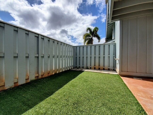 Building Photo - Rarely available! Upgraded ground floor 2b...