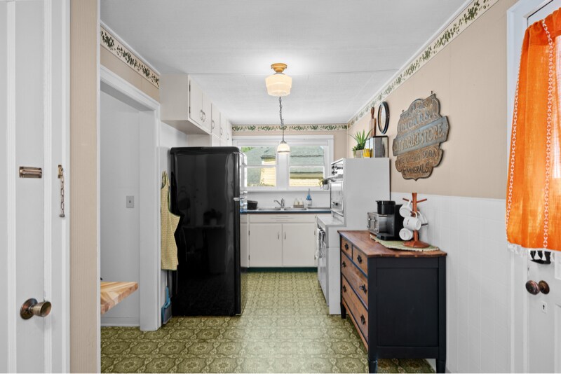 Building Photo - 208 N 8th St