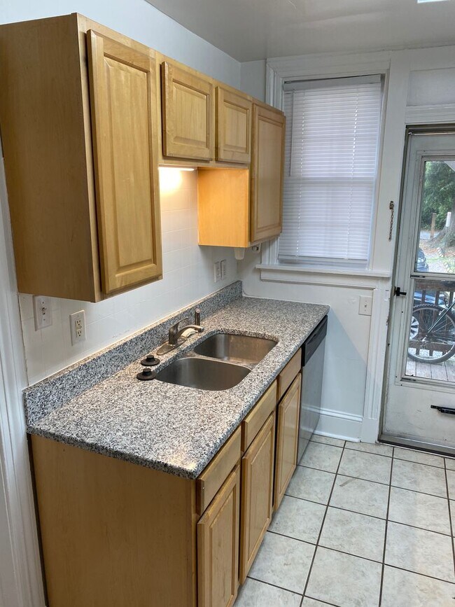 Building Photo - 208 N Nansemond St