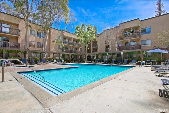 Building Photo - 22100 Burbank Blvd