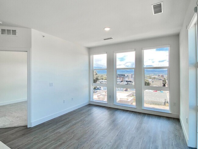 Building Photo - WOW!  Top Corner, 2 bed, 2 bath