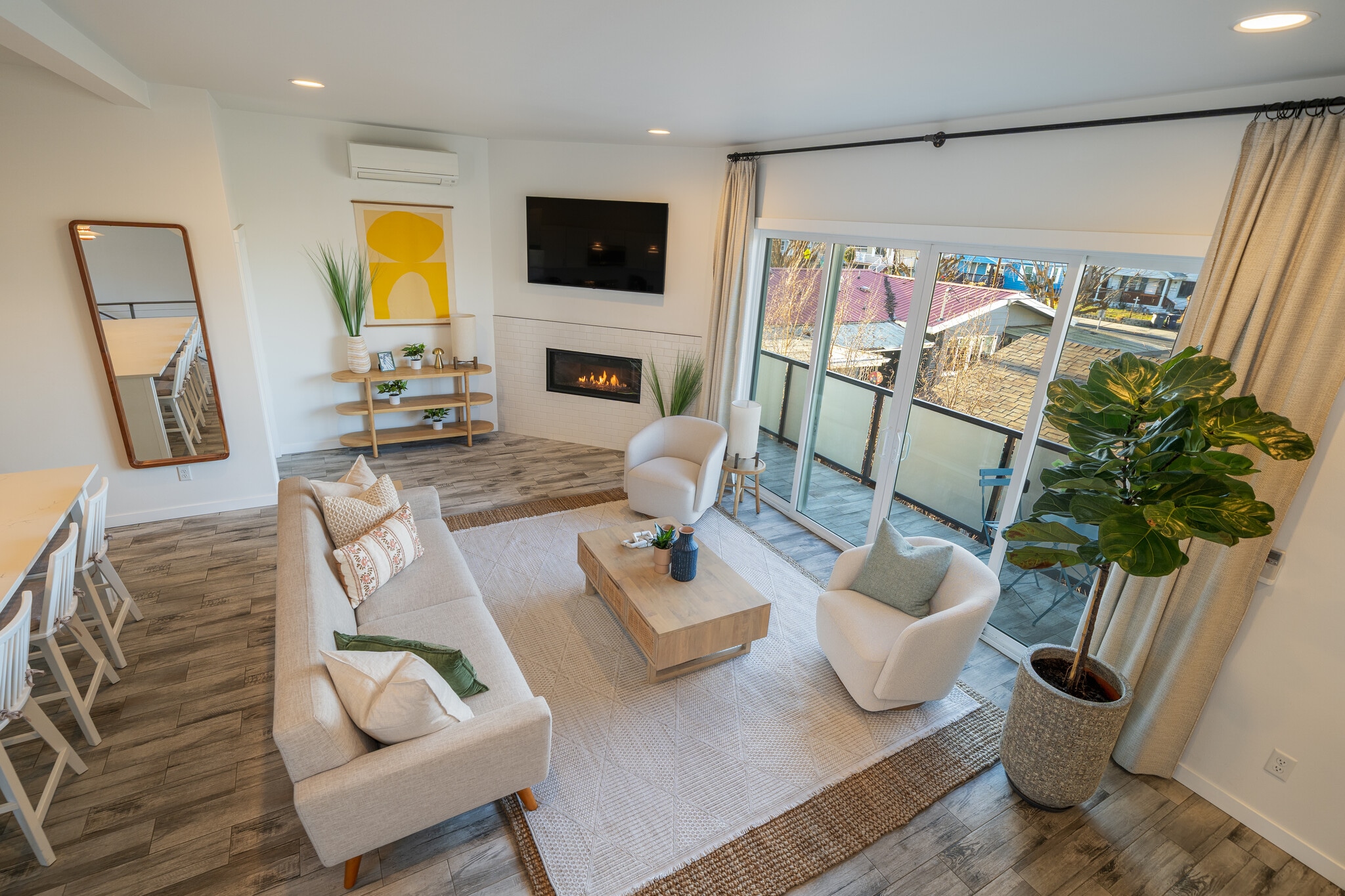 Building Photo - 823 Orondo Ave