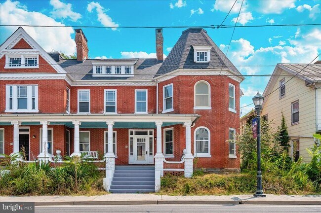 Primary Photo - 21 S Main St