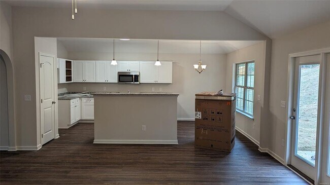 Building Photo - 703 Park Ln