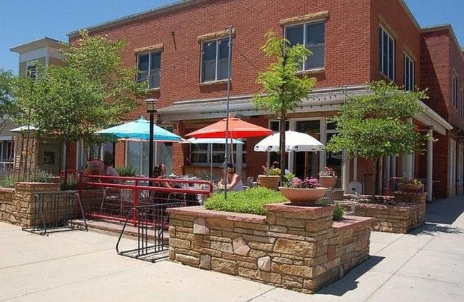 Building Photo - 2 Bed, 2.5 Bath Townhouse with 330+ Sq Ft ...