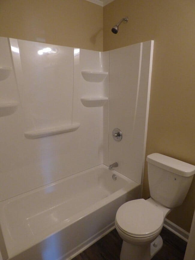 Building Photo - 901 Barn St