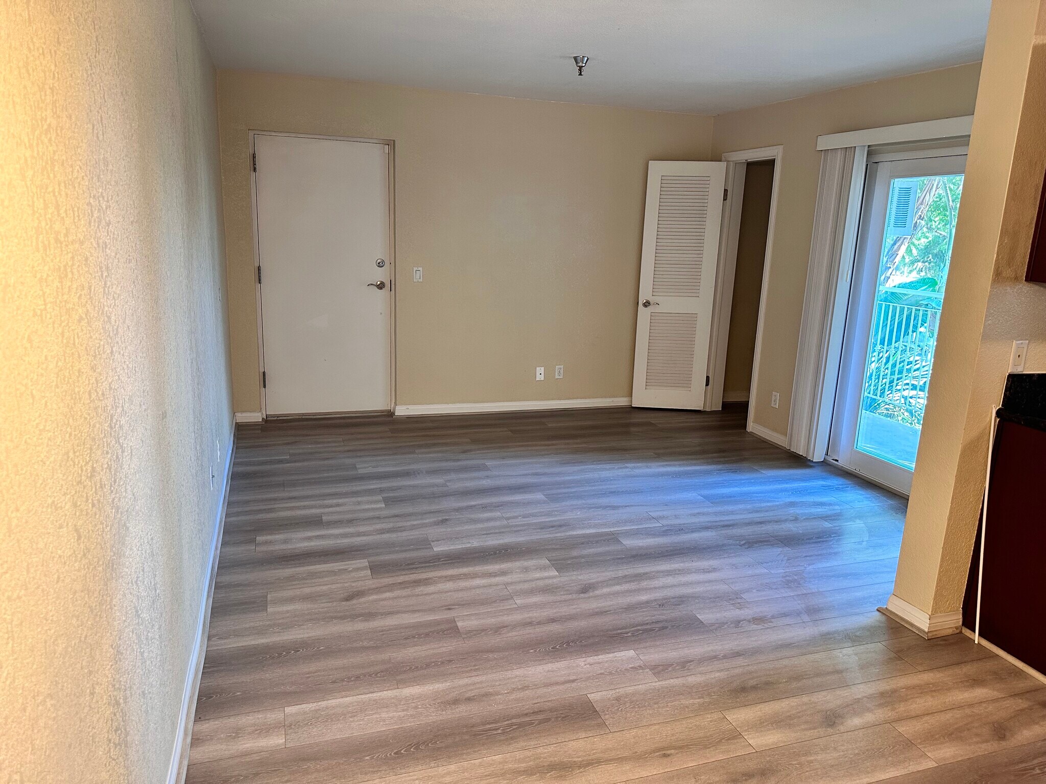 Living Room - 5252 Orange Ave, #103