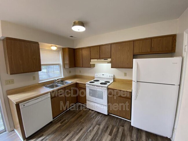 Building Photo - 5230 King's Wood Ln