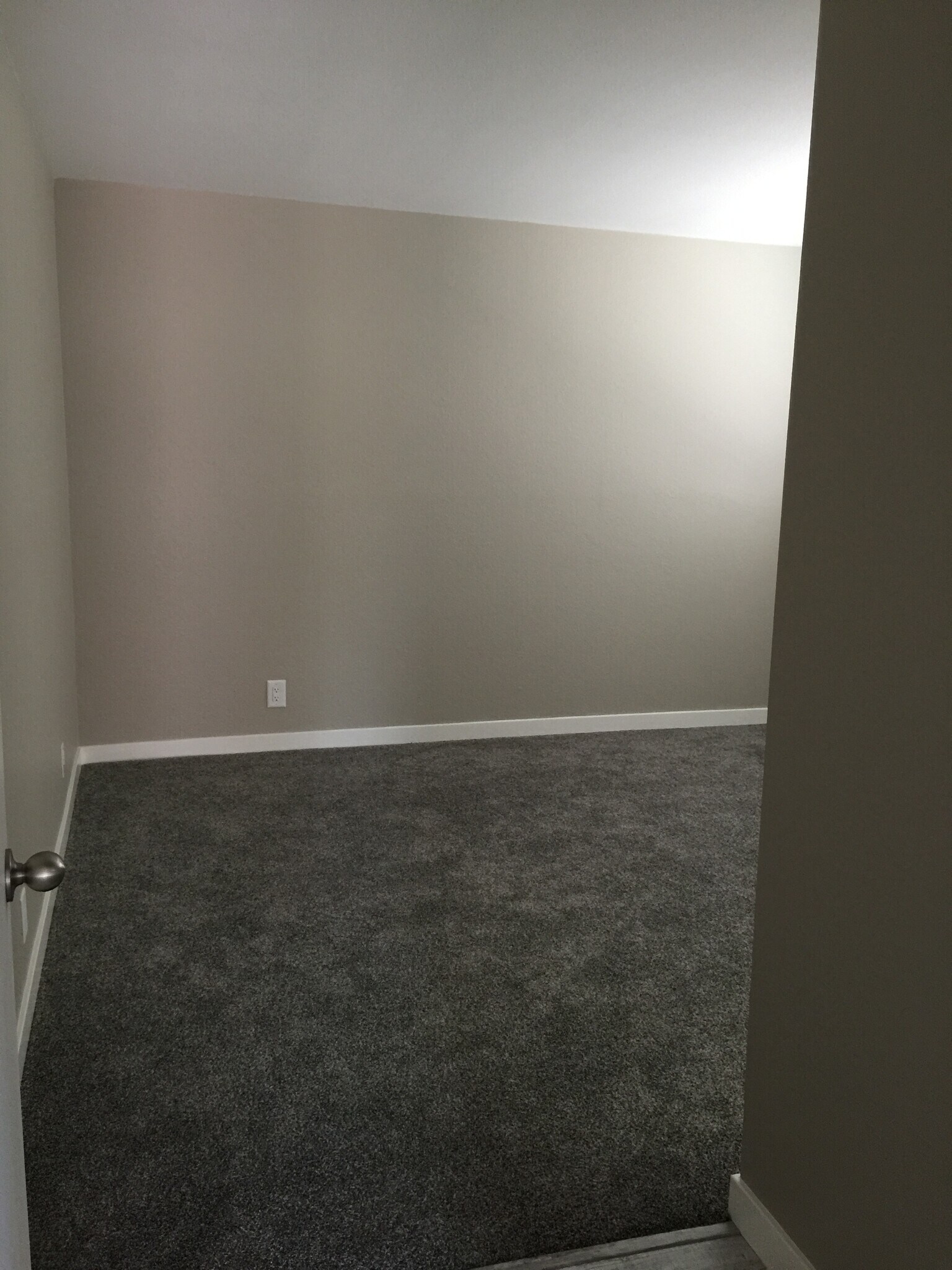 Master Bedroom - 10678 Walnut St