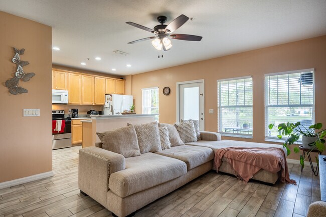 Building Photo - 9859 Tivoli Villa Dr