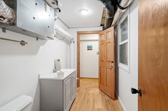 Building Photo - 2537 Aldrich Ave S