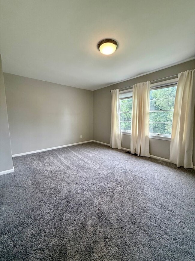 Building Photo - Four Bedroom Home in Kalamazoo