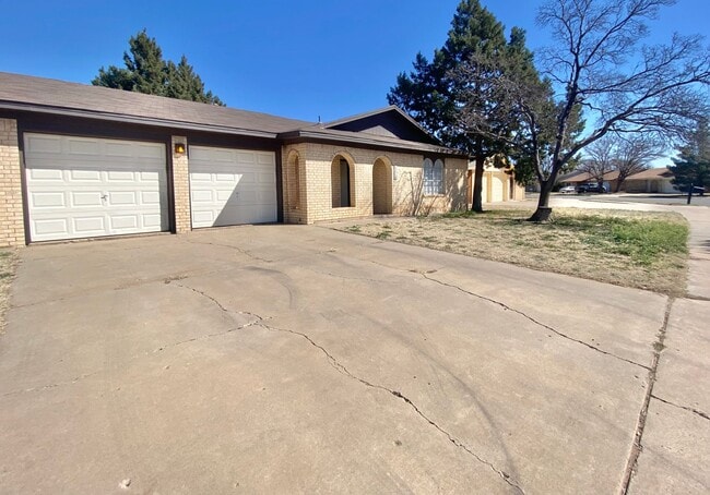 Building Photo - Pre leasing now for 4/01 move in.